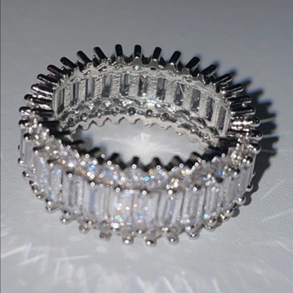 π925 STERLING LUXURY DIAMOND SILVER RING - Picture 2 of 8